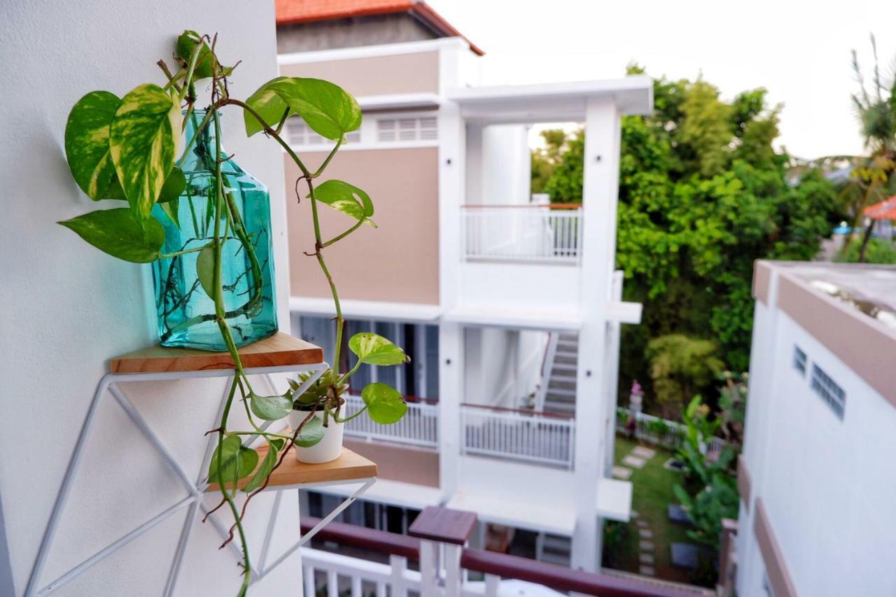 Hotel The Sloth Bali Canggu Exterior foto